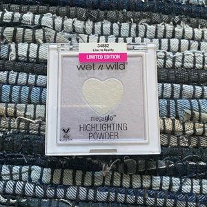 Limited Edition wet n wild Highlighting Powder